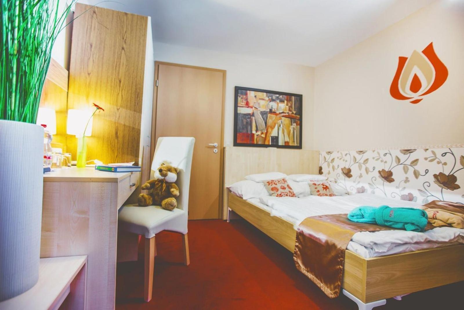 Hotel Piroska Bük Екстериор снимка